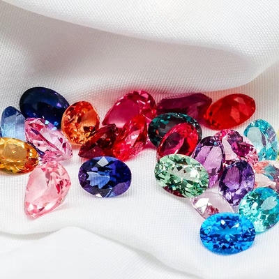Colorado 6*8mm Corte oval de laboratorio Diamante 22 Multicolor 1.5ct Zafiro Rubí Esmeralda Piedra preciosa suelta