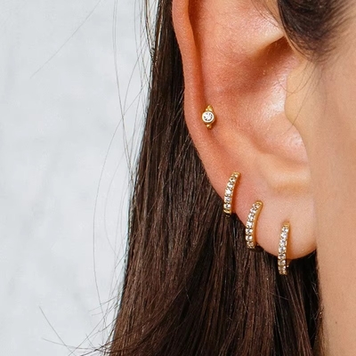 925 plata esterlina Joyería al por mayor Minimalista Pequeño 925 plata esterlina Zircón Auriculares de punta Auriculares dorados Para mujeres