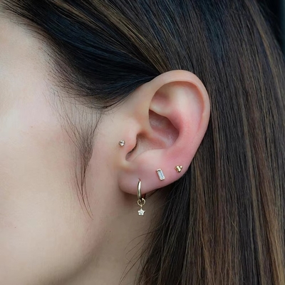 925 plata esterlina Joyería al por mayor Minimalista Pequeño 925 plata esterlina Zircón Auriculares de punta Auriculares dorados Para mujeres