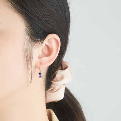el platino de los sistemas de los 0.67in 2.2g Sterling Silver Jewelry plateó los pendientes de plata de la aguja de la CZ
